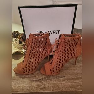 Nine West High Heel 👠 Open Toe Zipper in The Back Tie up Heels Size 8